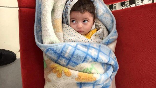 Bebeğini eczaneye terk eden anne yakalandı