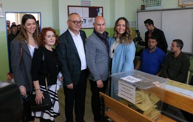 Başkan Ergün ailesiyle birlikte oyunu kullandı 1