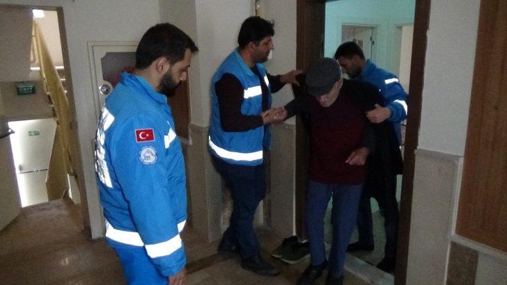 Hastalar, ambulansla sandık başına taşındı G2