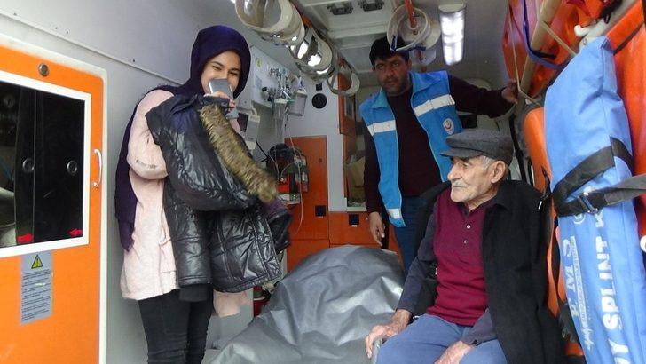 Hastalar, ambulansla sandık başına taşındı G3