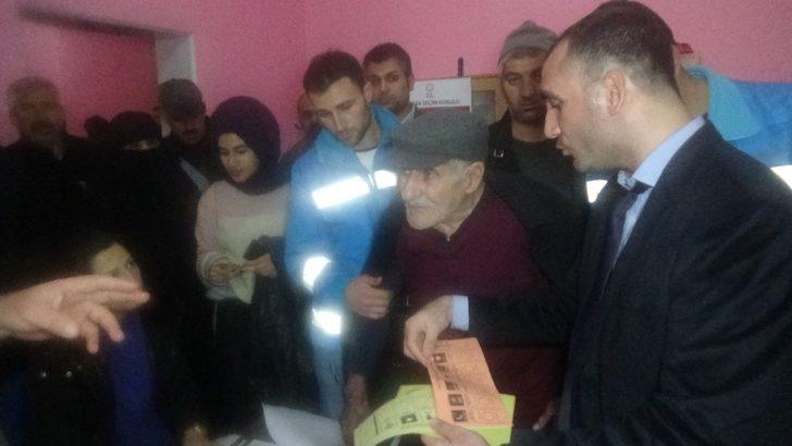 Hastalar, ambulansla sandık başına taşındı G5