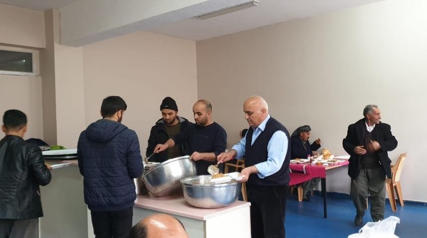 Muhtar adayından jest