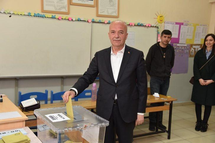 Balıkesir Büyükşehir ve ilçe belediye başkanları oylarını kullandı G2