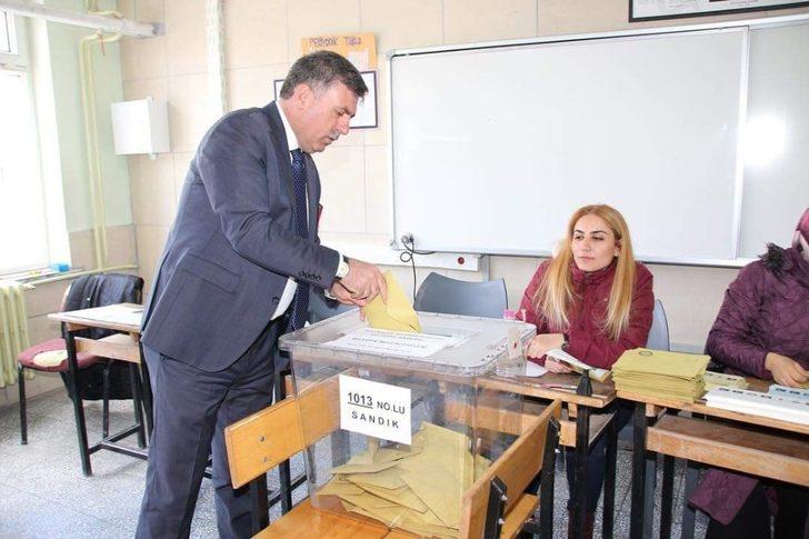 Balıkesir Büyükşehir ve ilçe belediye başkanları oylarını kullandı G4