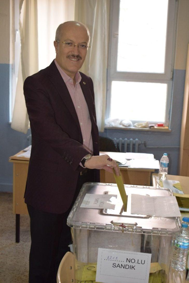 Balıkesir Büyükşehir ve ilçe belediye başkanları oylarını kullandı G5