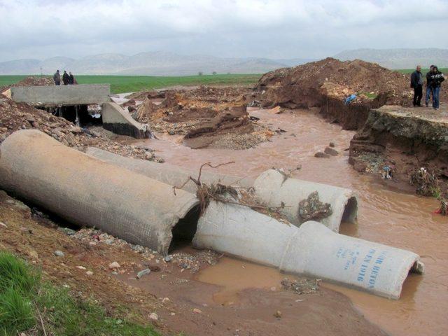 Gaziantep’te 2 kişi sele kapılarak kayboldu