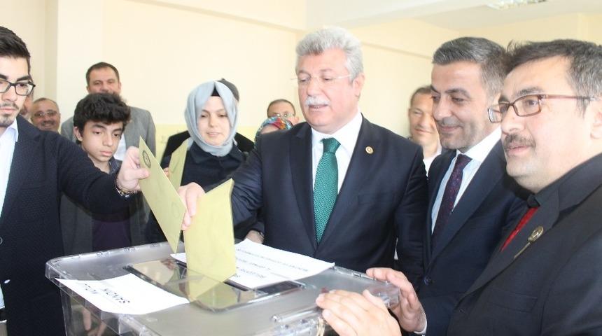 Akbaşoğlu: "Millet ne derse ona g&ouml;re de herkes hizaya girer"