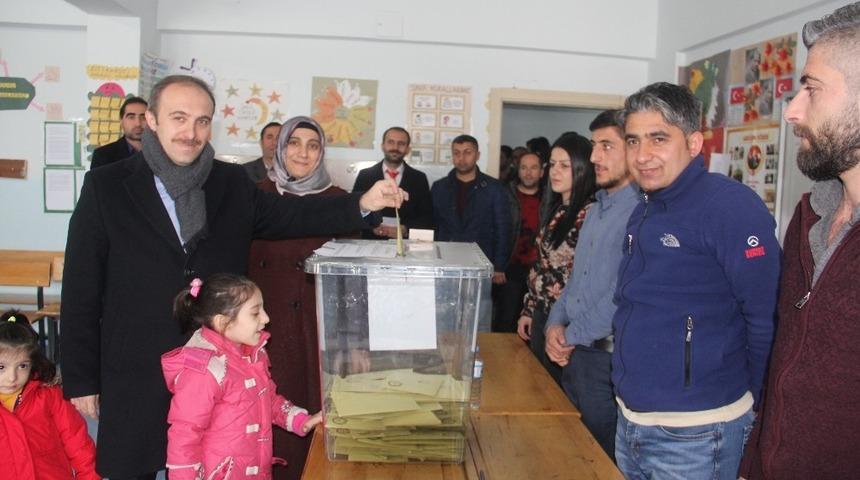 Hakkari&rsquo;de oy kullanma işlemi sone erdi