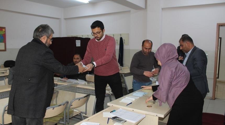 Van’da oy sayımı başladı