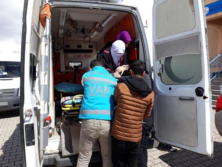73 yaşındaki adam oy kullanmaya ambulans ile getirildi G2