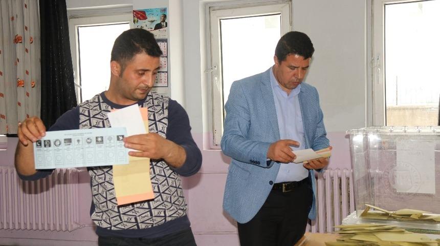 Bitlis’te oy kullanma işlemi sona erdi