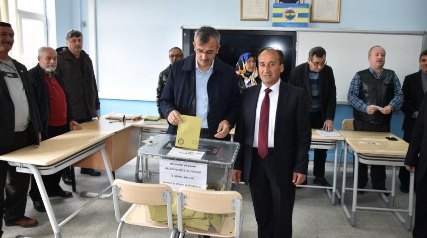 Vali Sezer oyunu kullandı