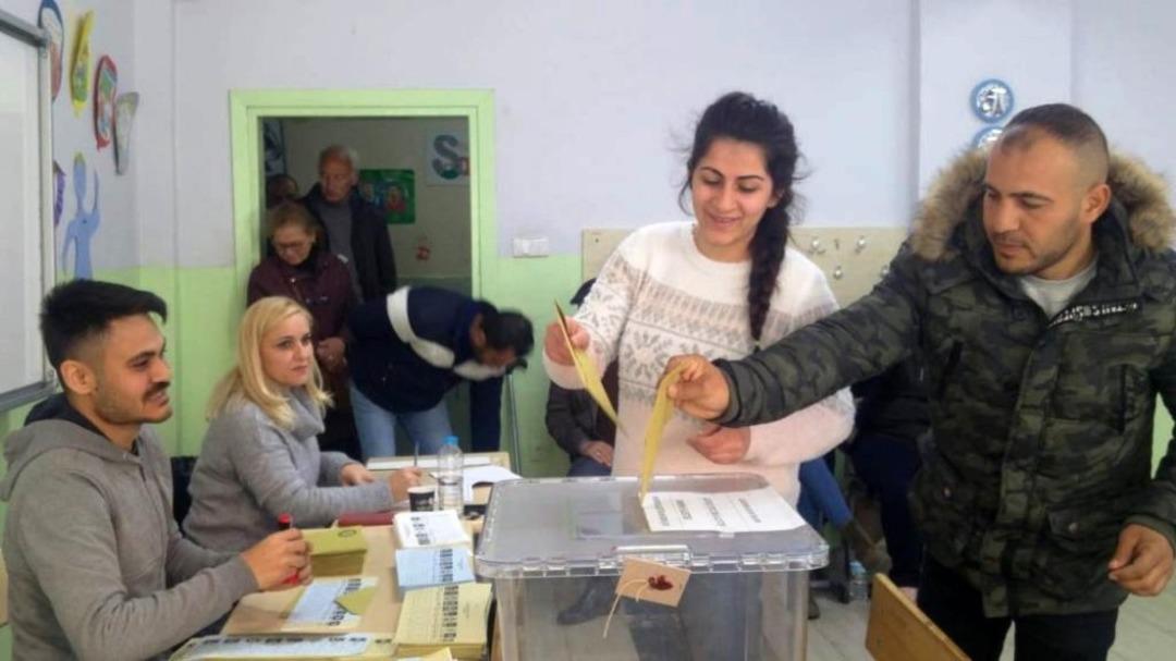 Ayvalık sandığa koştu