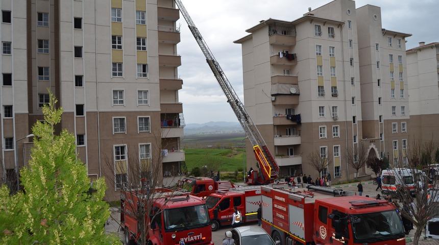 Apartmanın elektrik panosu yandı: Dumandan etkilenen 8 kişi hastanelik oldu