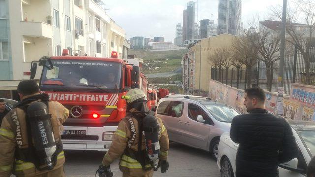 Esenyurt'ta okulda yangın çıktı: Oy sayımına ara verildi (1)