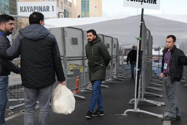 Diyarbakır'da sayılan oylar, seçim kurullarına götürülüyor