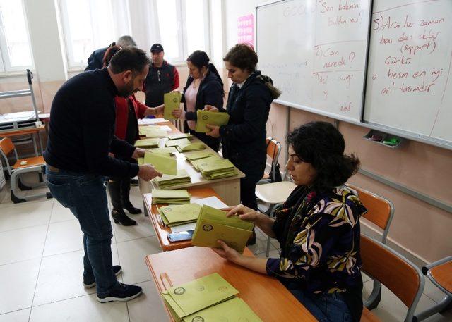 Tunceli’de komünist başkan kazandı