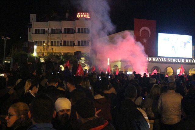 Marmaris’te seçim kutlaması