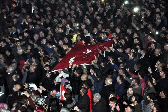 Bitlis'te AK Parti'liler kutlama yaptı