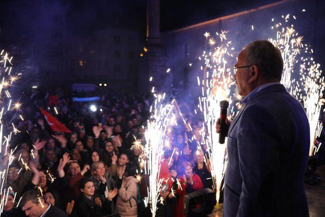 Ordu'da AK Parti'liler havai fişekli kutlama yaptı