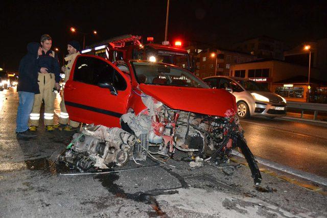 D-100'de meydana gelen kazada aracın motoru yerinden fırladı