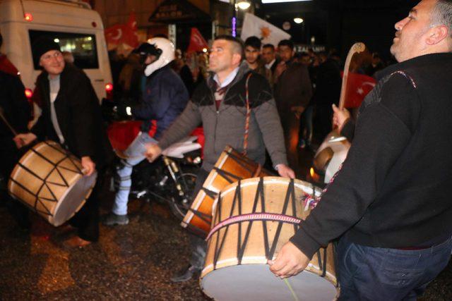 Adıyaman'da, AK Parti'lilerden kutlama