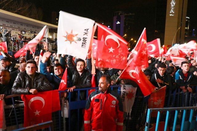 Vatandaşlar AK Parti Genel Merkezine akın etti