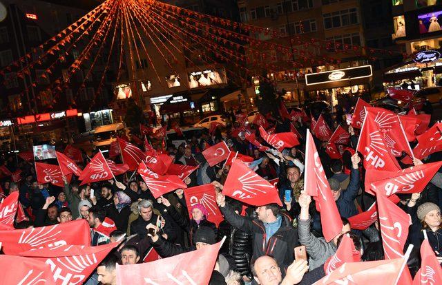 Çorlu'da CHP'liler kutlama yaptı