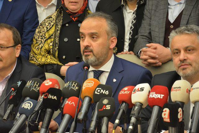 Bursa'da kazanan AK Parti'li Alinur Aktaş