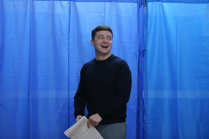 Ukrayna'daki seçimde komedyen Zelenskiy önde G1