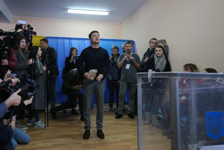 Ukrayna'daki seçimde komedyen Zelenskiy önde G3