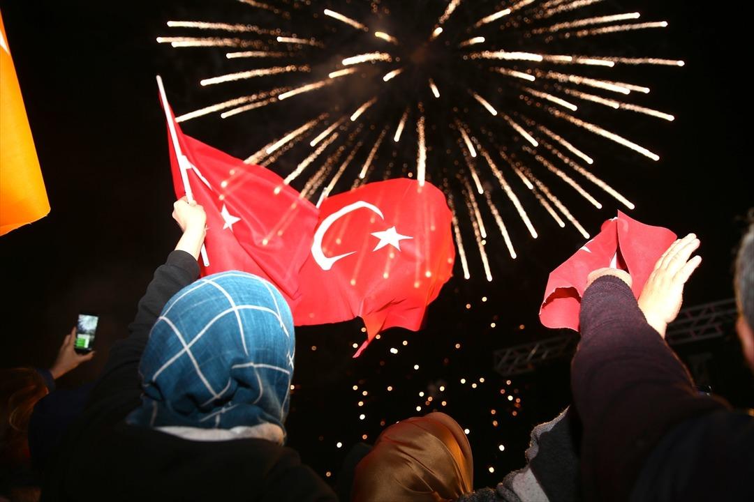 Se&ccedil;im sonu&ccedil;ları yurt genelinde kutlanıyor