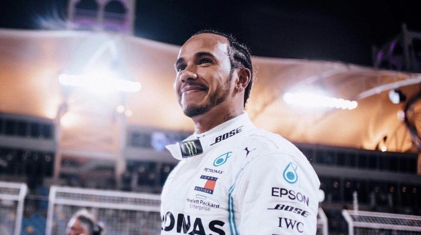 Bahreyn'de kazanan Lewis Hamilton