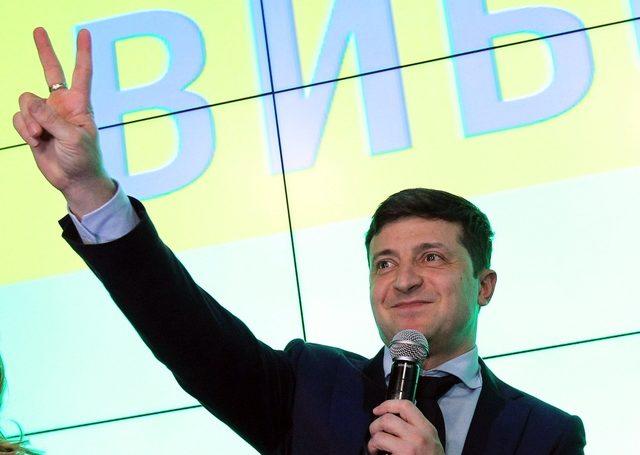 Ukrayna devlet başkanlığı seçiminin ilk tur galibi Komedyen Zelinskiy oldu