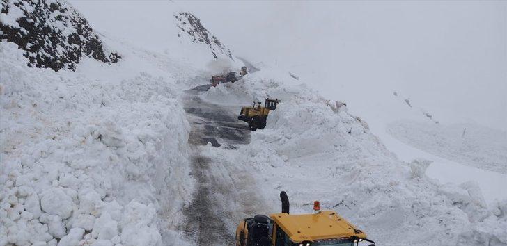 Çığın kapattığı Hakkari-Şırnak kara yolu ulaşıma açıldı  G2