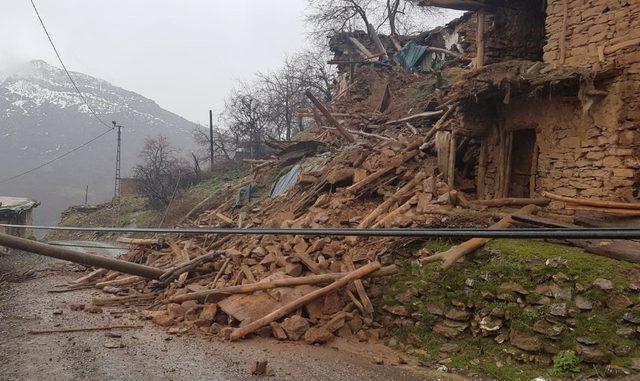 Siirt’te yoğun yağış bir evde göçüğe neden oldu