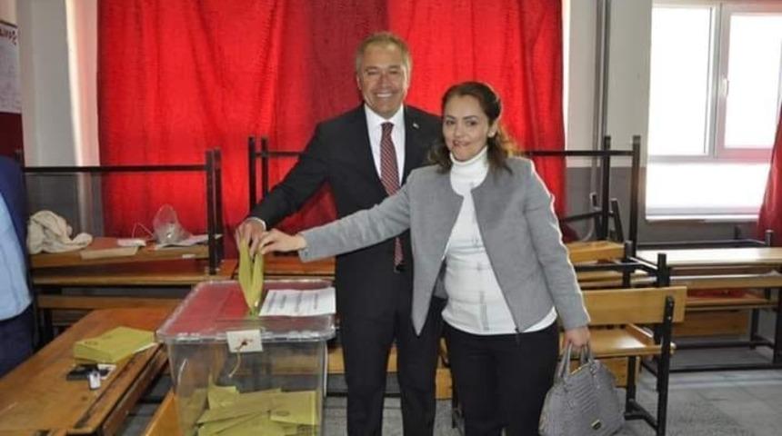 Selendi&rsquo;den MHP&rsquo;li Nurullah Savaş yeniden başkan