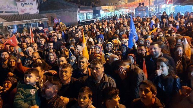 Orhaneli Belediye Başkan Adayı Ali Aykurt zaferini kutladı