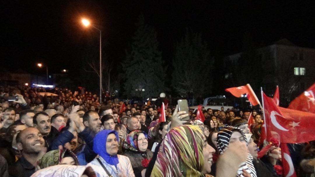 Bağımsız girdiği se&ccedil;imi kazandı