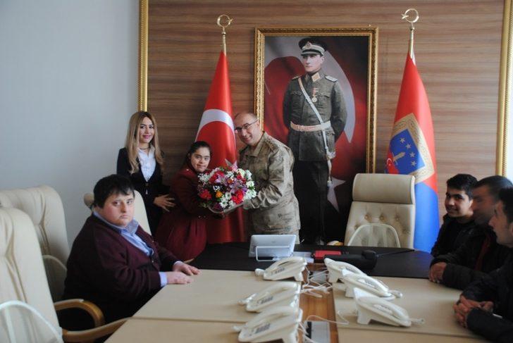 Engelsiz yüreklerden jandarmaya ziyaret G2