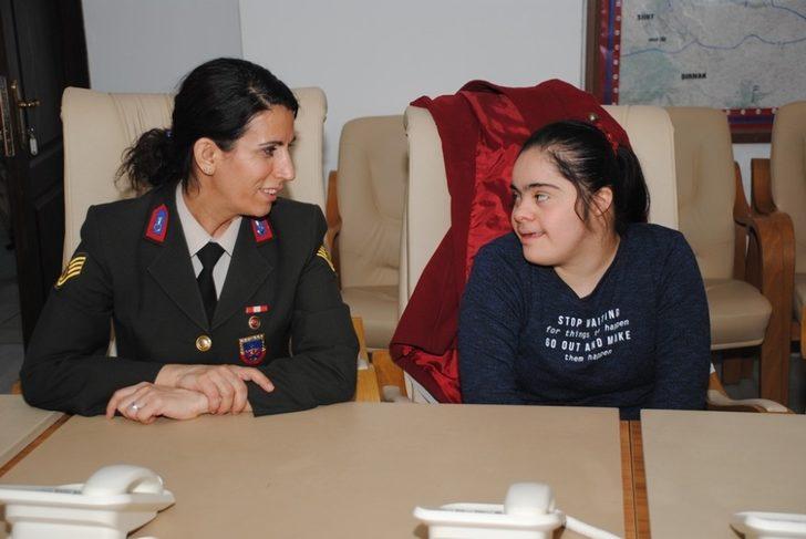 Engelsiz yüreklerden jandarmaya ziyaret G4