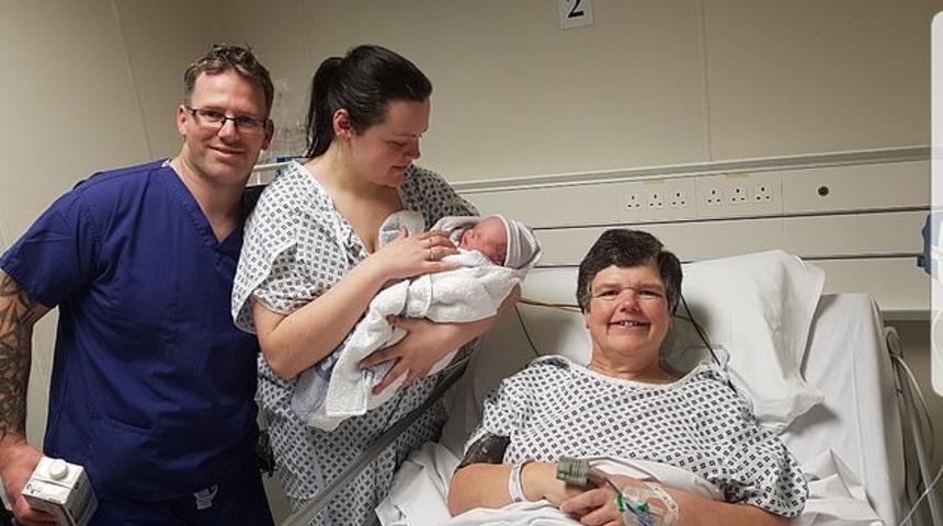  Rahmi olmadan doğdu, 55 yaşındaki kadın, kızı i&ccedil;in torununu doğurdu