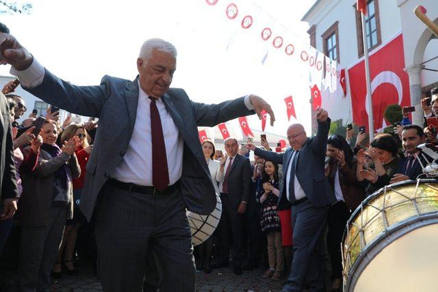 Osman Gürün seçimi zaferini personeli ile kutladı