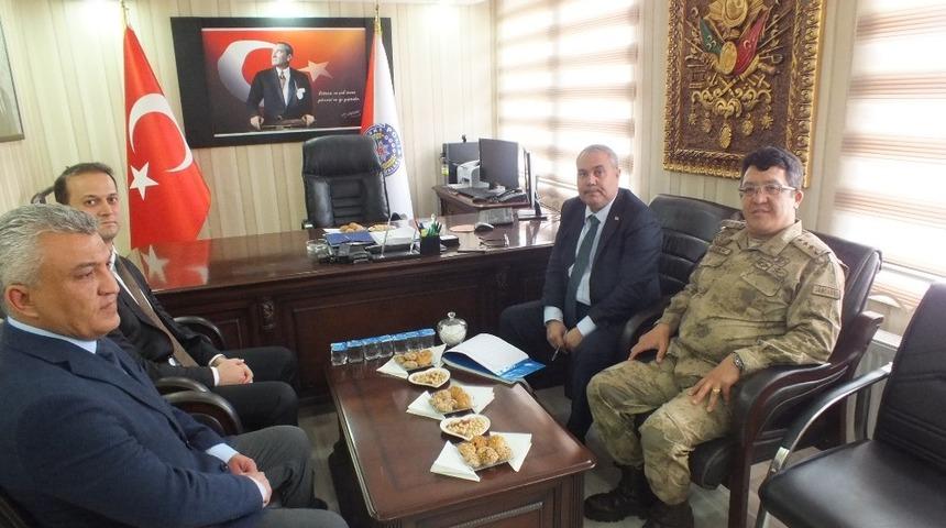 Vali G&uuml;nd&uuml;z&ouml;z Malazgirt&rsquo;te