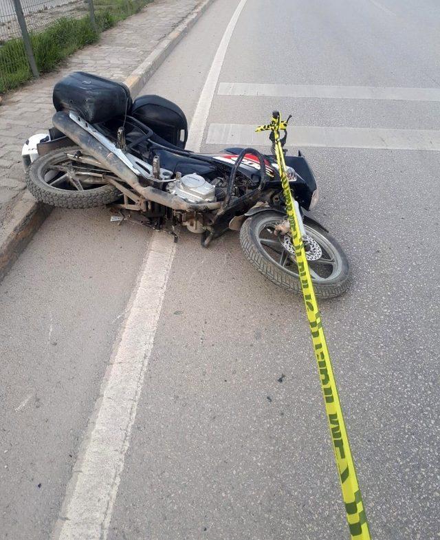 Motosiklet kaldırıma çarptı : 1 ölü