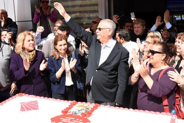 CHP'li Gökhan, başkanlığı ve doğum gününü kutladı