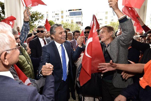 Uysal’ı yeni dönemin ilk gününde komşuları karşıladı