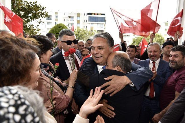 Uysal’ı yeni dönemin ilk gününde komşuları karşıladı