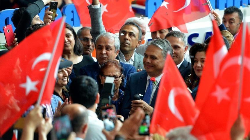 Uysal&rsquo;ı yeni d&ouml;nemin ilk g&uuml;n&uuml;nde komşuları karşıladı