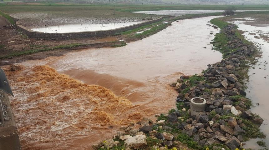 Yavuzeli sağanak yağışa teslim oldu